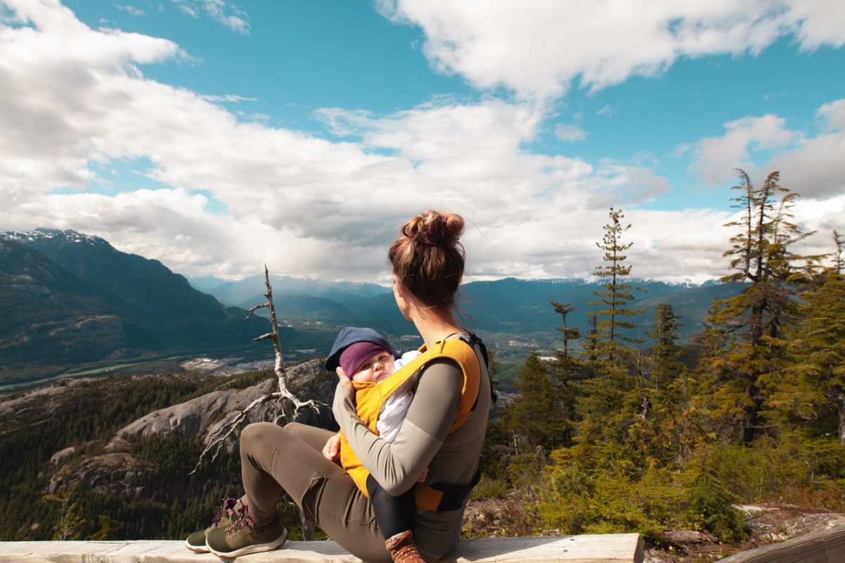 How to plan a trip with a child to the mountains?