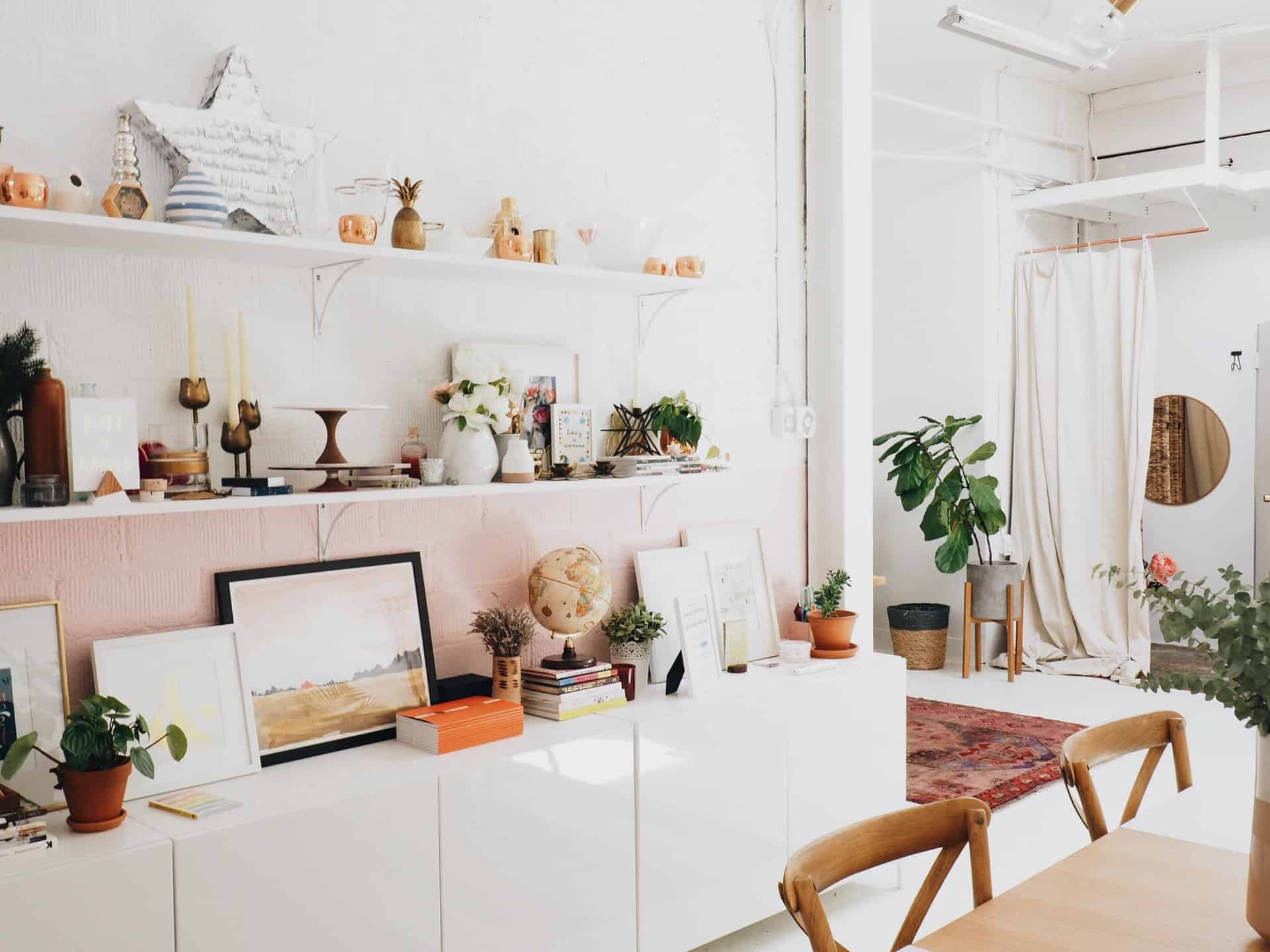 Wall shelf for living room – interesting inspirations