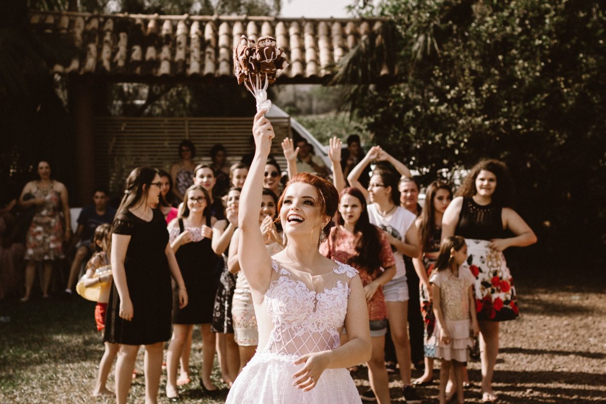 How to Dress Up for a Wedding?